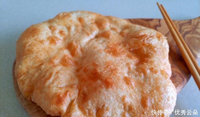 大年三十早上,做个鸡肉饼吃吧,只需一种食材,方便不占肚