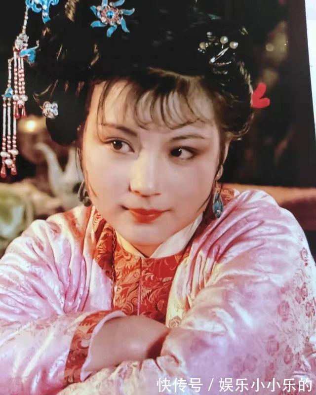 贾母|王熙凤无利不起早,为何要包揽秦可卿的丧事,她足足赚了三万两