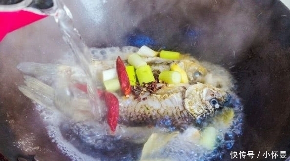不管炖什么鱼汤,忌讳加“它”很多人做错,鱼汤不白还腥