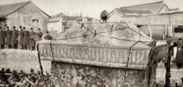 皇帝|镜头下光绪帝葬礼全过程原来这位皇帝是这么惨死的，令人痛惜！