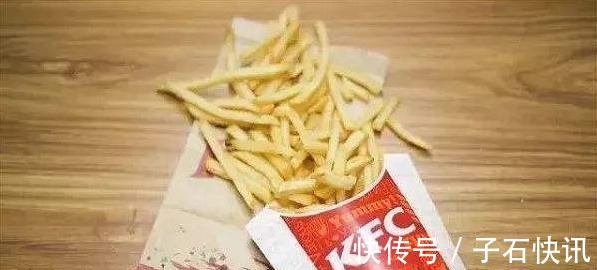 吃了八年肯德基，才发现薯条盒上有零件，高级吃法了解一下！