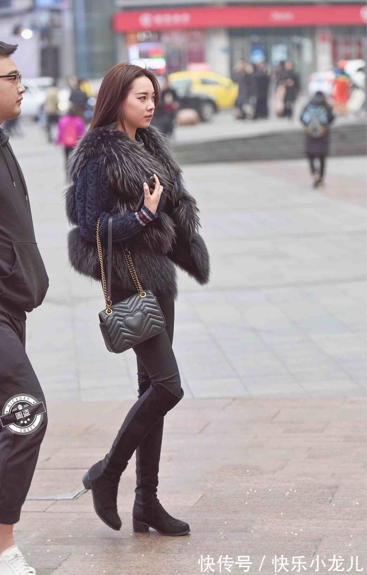 俏皮 时尚俏皮的打底裤穿搭凸显优雅态度,轻盈大方又显气质