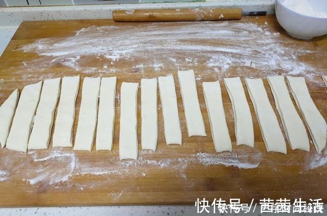 无铝泡打粉|炸油条,用酵母粉就错了,教你正确配方比例,蓬松酥脆、越吃越香