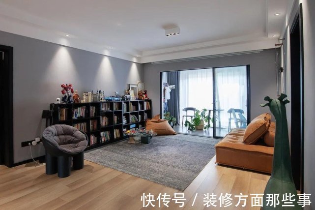 客厅|116㎡永不落俗的黑白灰贯穿全屋,一入门便是一眼望穿的客厅