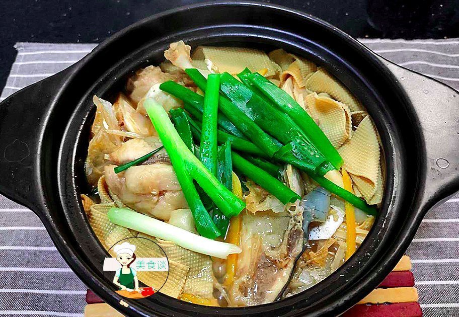 鱼头|冷天,家人最馋我做的腐竹鱼头煲,焖一锅特鲜美,好吃营养又好做