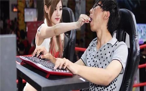 游戏|长时间沉迷游戏，20年会变成怎样？科学家绘制出假想图！