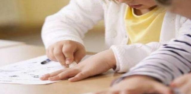 解题|“学霸草稿纸”火了,老师坦言孩子自不自律,看草稿纸就懂了