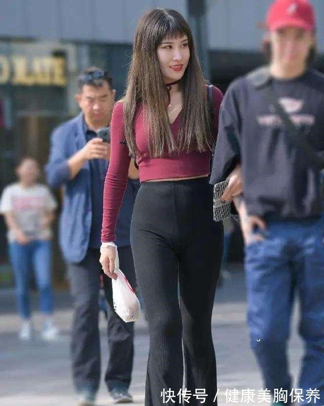 小蛮腰 黑色打底裤搭配时尚红色上衣,穿出满满的少女气息,打造穿搭!