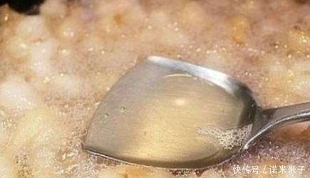 加水|熬猪油时,别再只加水了,多加2样,猪油才健康又好吃!