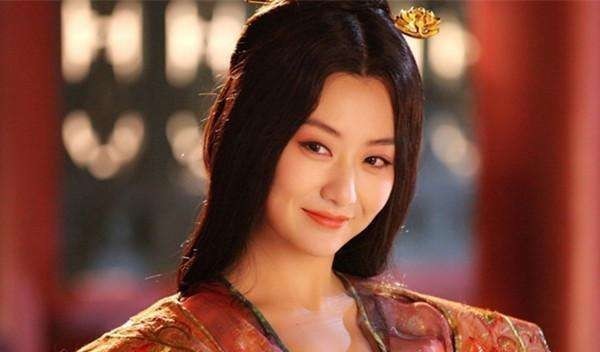 君王|烽火骤起为博美人笑，君王迟暮难逃骊山亡