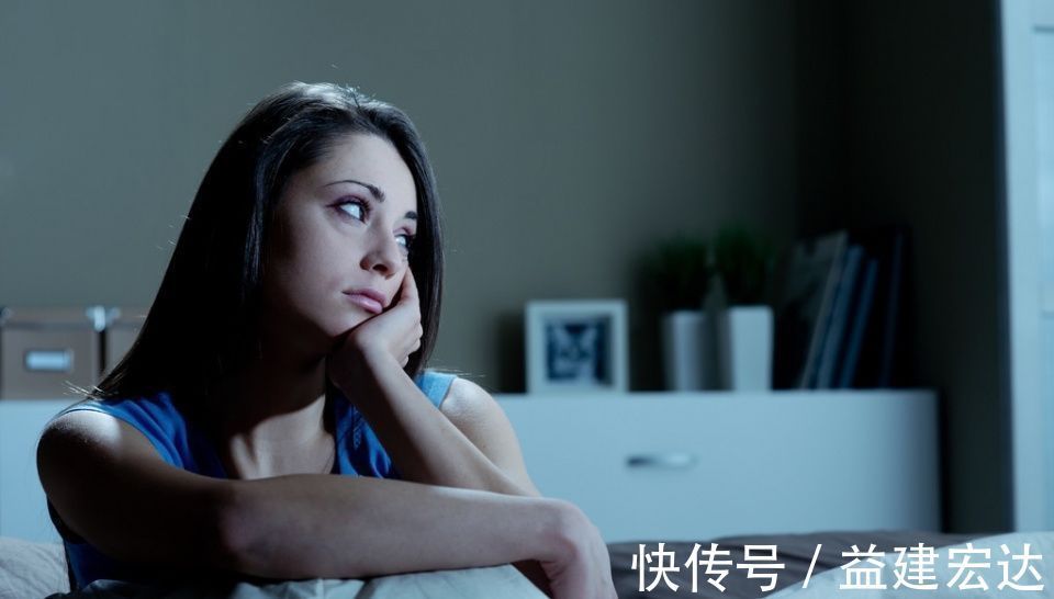 精神性|晚上失眠半夜总醒用3种植物泡水喝,睡得踏实,一觉酐睡到天亮