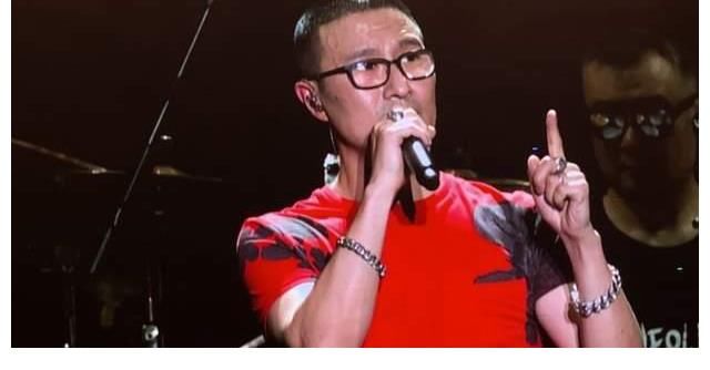 蘇州|汪峰蘇州演唱會，章子怡攜女兒冒雨觀看，汪峰臺上深情告白