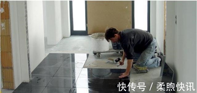 地砖|装修应该先装门还是先贴地砖?原来我们一直弄错了,幸亏了解及时