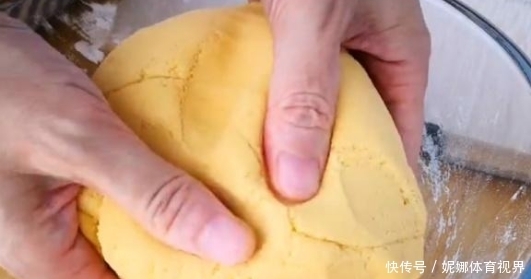 红薯|红薯“秘制新吃法”,不油炸不水煮,外酥里糯,真的是太香了!