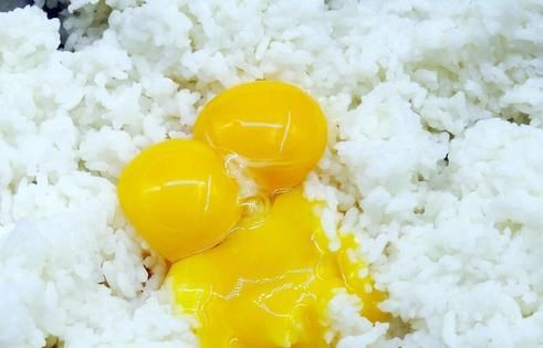 做蛋炒饭，先炒鸡蛋还是先炒饭？教你正确做法，米饭又香又好吃