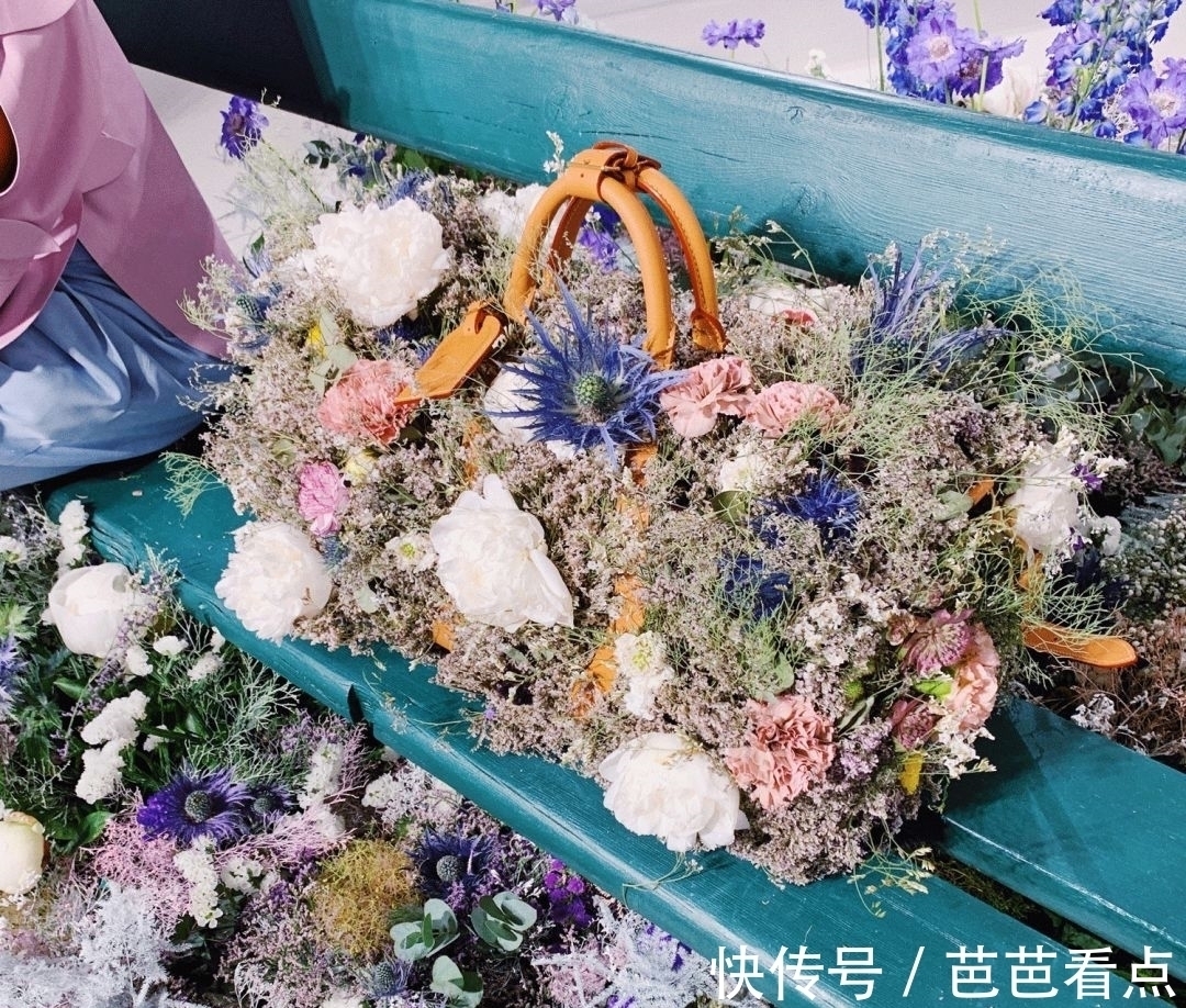 virgil|小时候玩的换装贴纸、QQ秀,竟成了现在最时髦的玩意