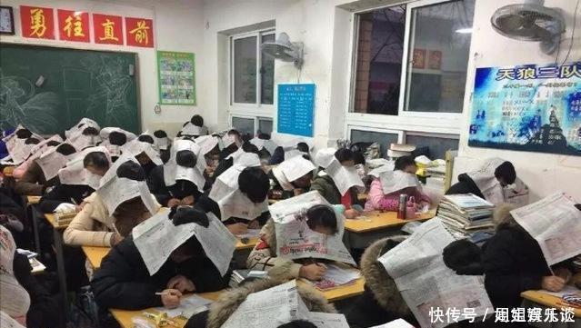 操场|初中生都懂的3个小动作，瞒得了老师瞒不过同学，不信你一个没有