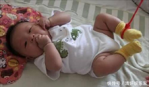 孩子|宝宝睡觉总喜欢蹬腿家长别只顾着夸孩子可爱,忽视了孩子的求救