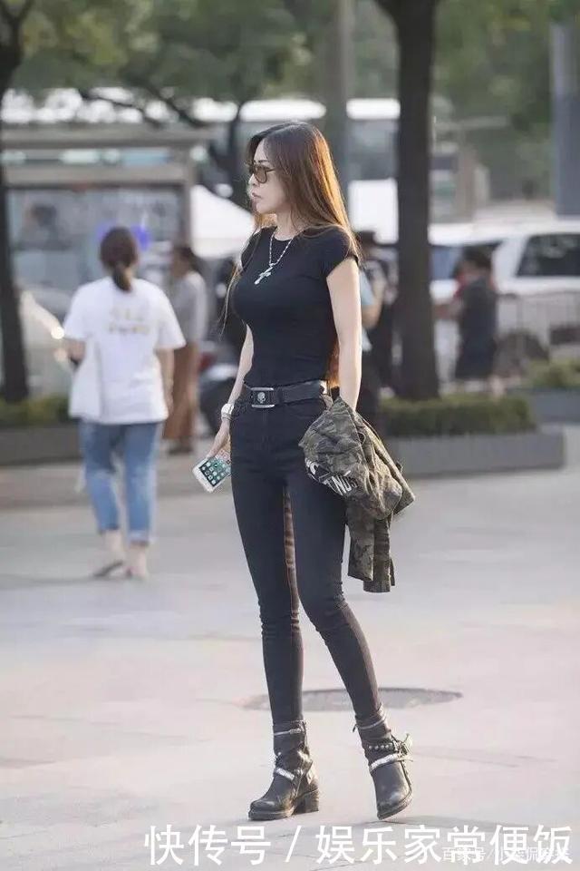 今年流行“牛仔裤+皮靴”,显瘦又时髦,跟着穿准没错!