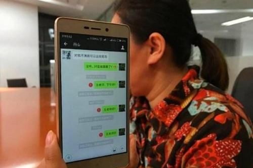 老师|宝爸“错发信息”到家长群,超过时间无法撤回,宝妈:糗大了