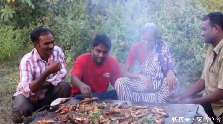 奇闻：印度老奶奶一口气做了一盆鱼，鱼都焦了，还吃的津津有味