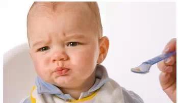 大便|宝宝哭闹因肠胃不适?专家教你应对婴儿消化不良