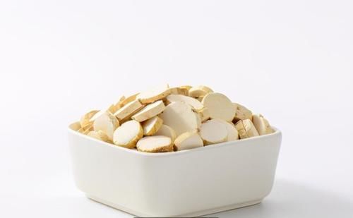 女子|35岁女子，尝试每天喝点柠檬汁美白淡斑，6个月后她的脸怎样了？