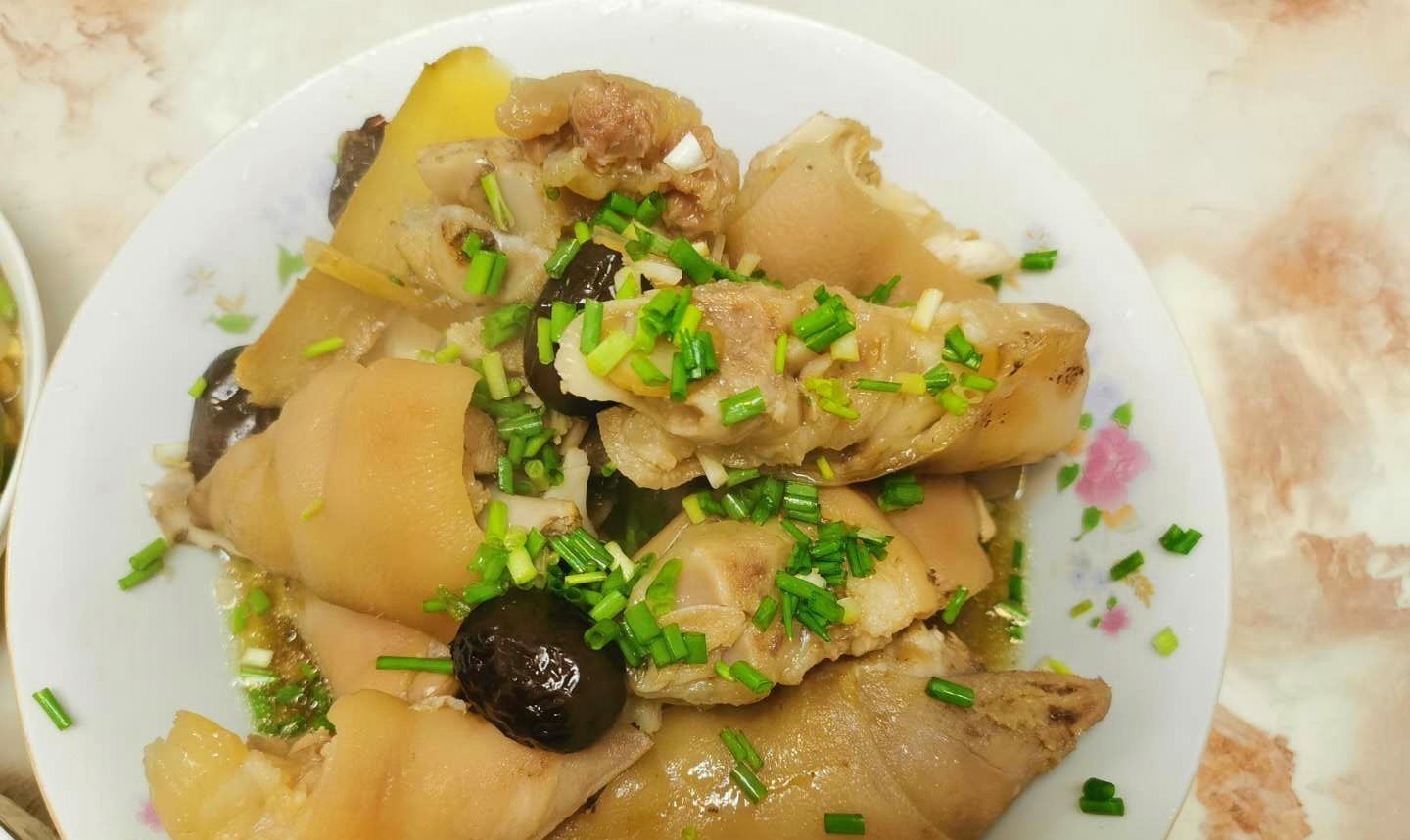 小姑子一家光临，弟妹做的8菜1汤在朋友圈火了，网友：真舍得