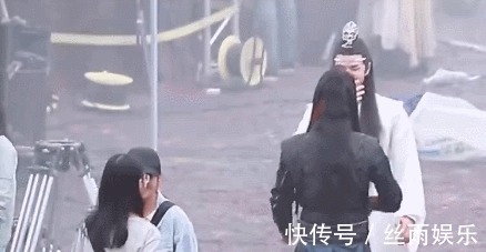 |肖战新戏与演员交流遇瓶颈,幽默被吐槽脱节,笑点只有王一博懂