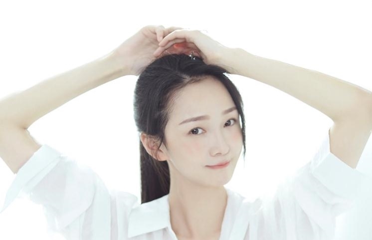 她是《奔跑吧》播出以来话最少的女嘉宾,只说了两个字却吸粉无数