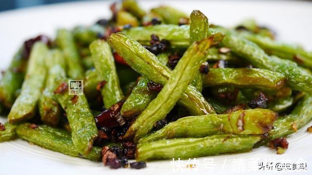 新手必学的干煸豆角,多加一样料比饭店的还好吃,香辣过瘾很下饭