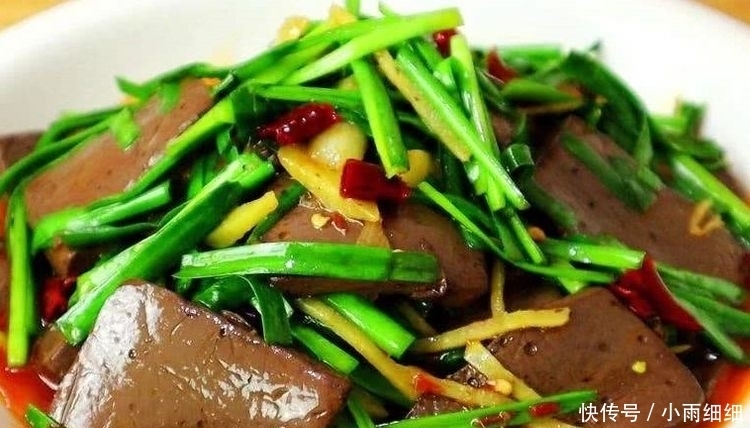 润肠通便补血解毒快手家常菜,韭菜炒鸭血,简单省事但健康不打折