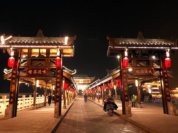 中年|乐山的夜景，好惊艳！