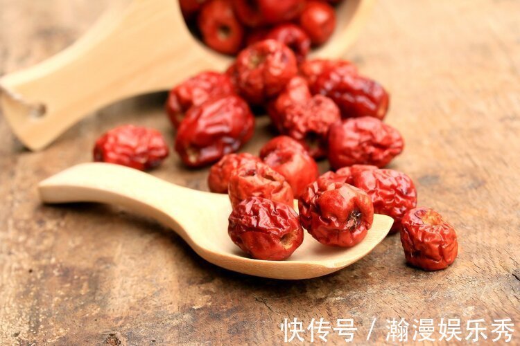 服用|这样吃红枣,相当于吃“毒药”,如何正确吃红枣,中医讲给你听
