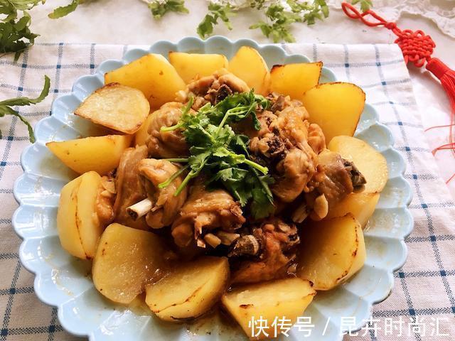 鸡肉|鸡肉和土豆搭配，蒸出来味道鲜美，还不油腻，适合冬天食用