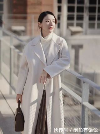 大衣 中年女人穿大衣时,经常会进入这3个“误区”,容易显老还没气质