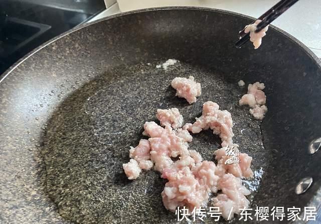 肉末|秋后也可以放心吃茄子,教你一个做法,茄子美味下饭,营养又健康