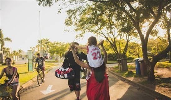 接娃|'妈妈，没人一起玩怎么办'，家长如何应对，决定孩子的社交能力