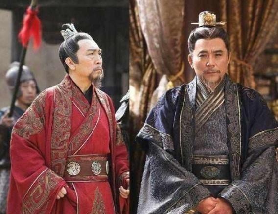 打开|皇帝悄悄在宰相衣服上烫个洞,第二年洞还在,下令:立马打开库房