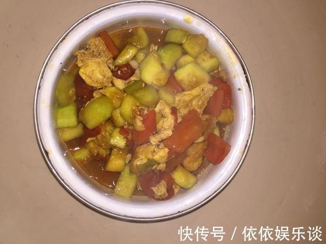 一碗面条，一碗菜卤做成家常“捞面条”，有滋有味吃起来