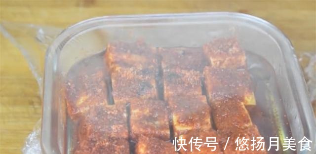 豆腐别炒了,试试这样做,简单几步,美味又下饭,放上半年都不坏!