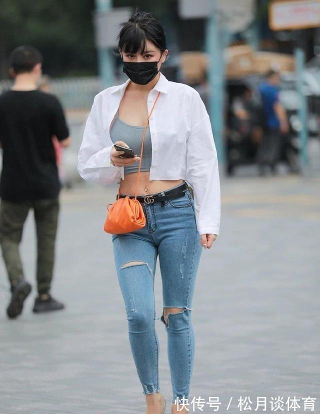 穿搭|美女脚上搭配上一双一字带的高跟鞋,让双腿显得更加的迷人气质