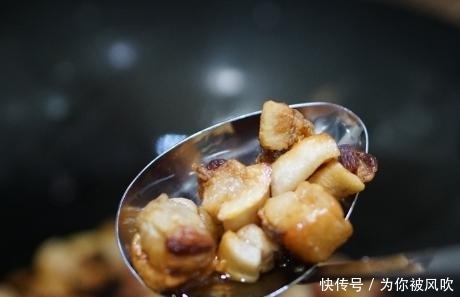  学会|熬猪油，什么时候放花椒有讲究，学会这1招，猪油白又香，存放久