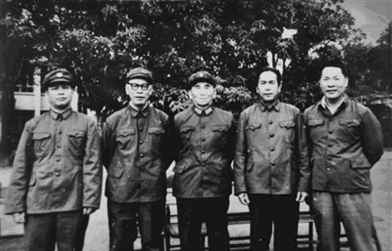 上将|此人脾气倔强，拒不接受连长建议，被“贬”为马夫，终成开国上将