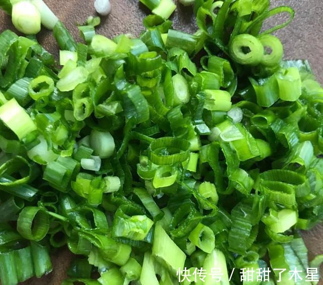 凉拌金针菇，爽口开胃，好吃又低脂！