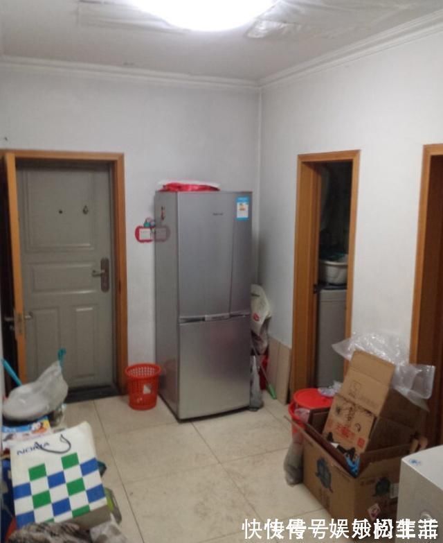 客厅|老公硬把阳台改卧室,在窗外加个“假阳台”!完工邻居都夸他机智