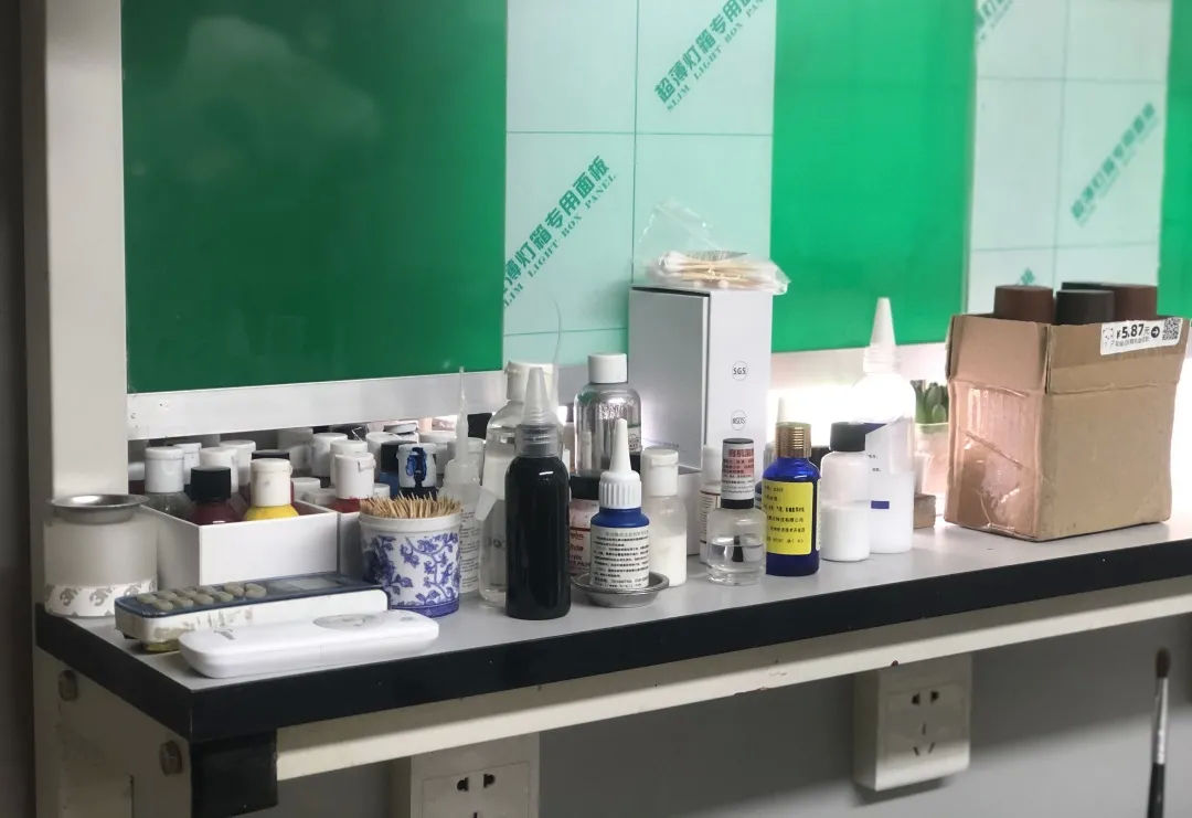 桐乡|“妙手回春”治了4000多个鞋盒，这个桐乡人被称为“鞋盒外科医生”！