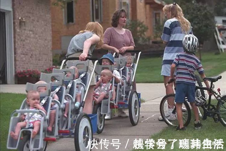 多胞胎|一胎生“一窝”是种什么体验?七胞胎一天用52片尿布,喝42瓶奶粉