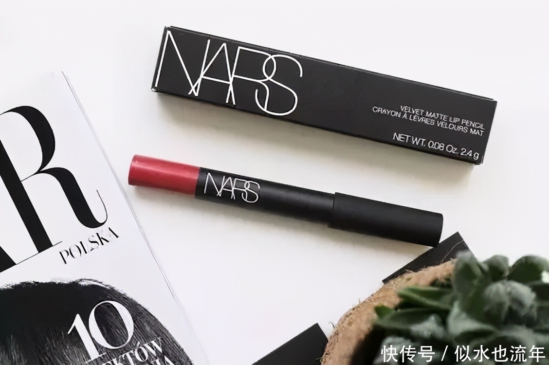 还在犹豫不决如何选择口红?据说每个女神化妆台上都拥有这些唇膏