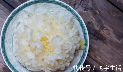 补血|银耳和它是绝配,熬成汤三天两头喝一次,补血又养颜,越喝越好看